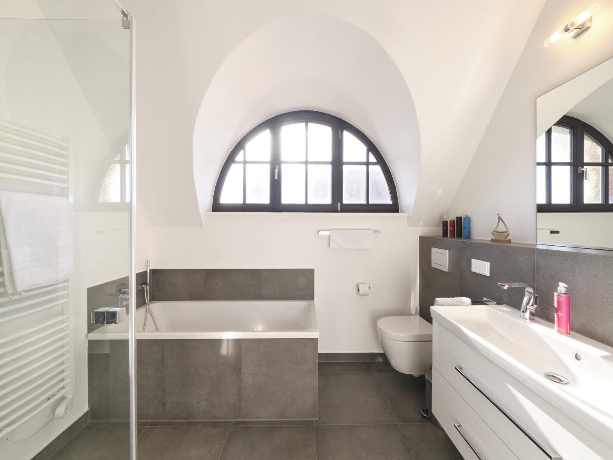 Reetland Am Meer - Luxusplus Reetdachvilla Mit 4 Schlafzimmern, Aussensauna, Loungebereich Und Kamin G07 Dranske Exterior foto